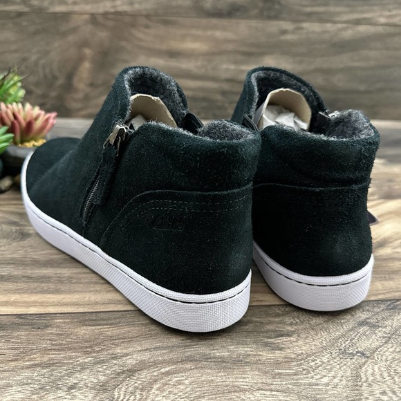 NIB Clarks Pawley Joy 9M Black Suede Slip On Comfort Sneakers Mid Top - Picture 7 of 11